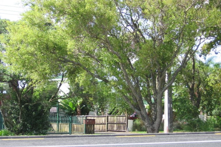 Photo of property in 161 Hobsonville Road, West Harbour, Auckland, 0618