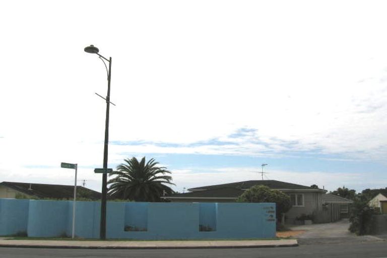 Photo of property in 2/985 Beach Road, Torbay, Auckland, 0630