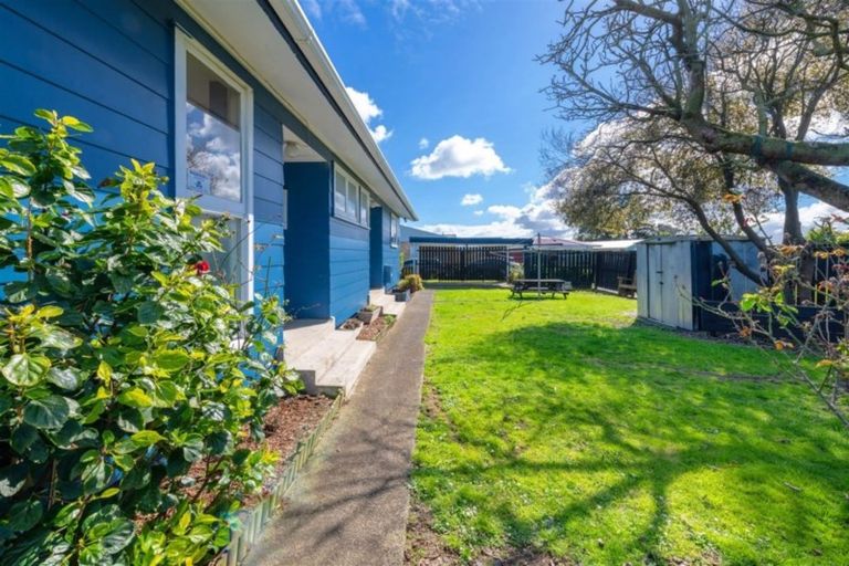 Photo of property in 74 Cranmere Crescent, Mangere East, Auckland, 2024