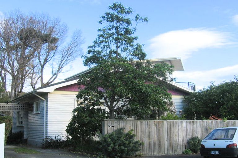 Photo of property in 1 Bracken Street, Hospital Hill, Napier, 4110