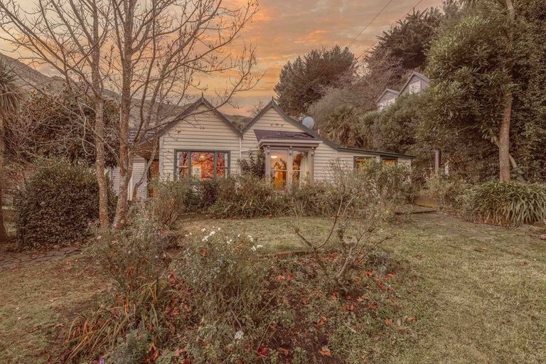 Photo of property in 24a Voelas Road, Lyttelton, 8082