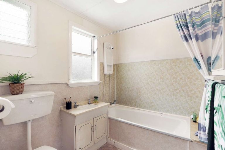 Photo of property in 15 Burton Avenue, Whanganui East, Whanganui, 4500