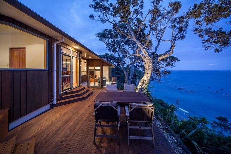 Photo of property in 356 Rockell Road, Whananaki, Hikurangi, 0181