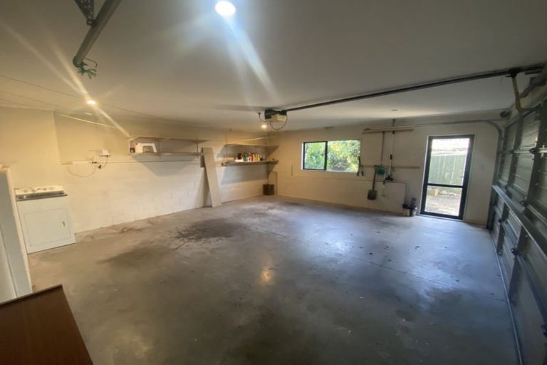 Photo of property in 2/8 Mossop Rise, Glenfield, Auckland, 0629