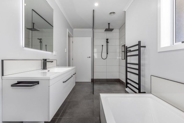 Photo of property in 16 Glen Street, Levin, 5510