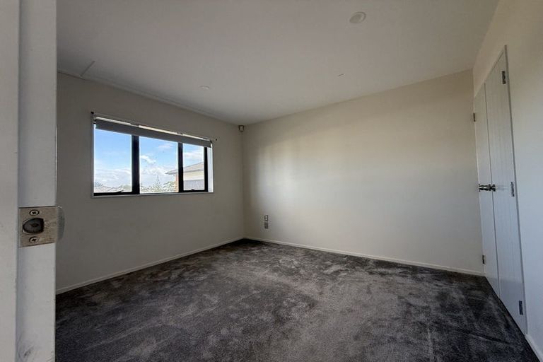 Photo of property in 21 Bangla Place, Massey, Auckland, 0614