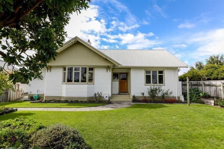 Photo of property in 3 Henui Street, Strandon, New Plymouth, 4312