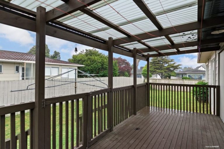 Photo of property in 1/30 Challen Close, Conifer Grove, Takanini, 2112