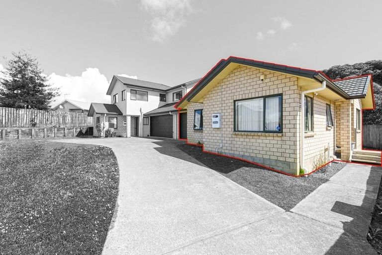 Photo of property in 12 Mediterranean Way, Goodwood Heights, Auckland, 2105