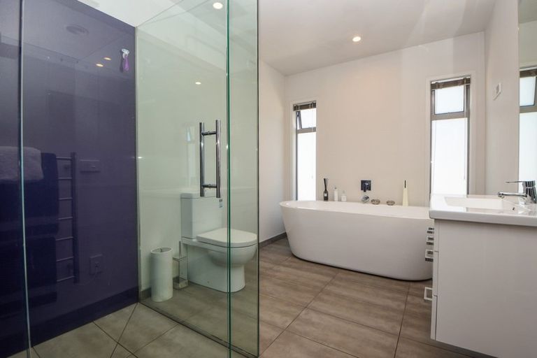 Photo of property in 2 The Glade, Carterton, 5713