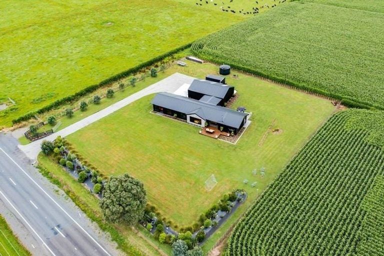 Photo of property in 450 Waitara Road, Huirangi, New Plymouth, 4373