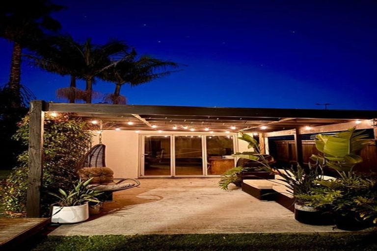 Photo of property in 18 Humariri Street, Point Chevalier, Auckland, 1022