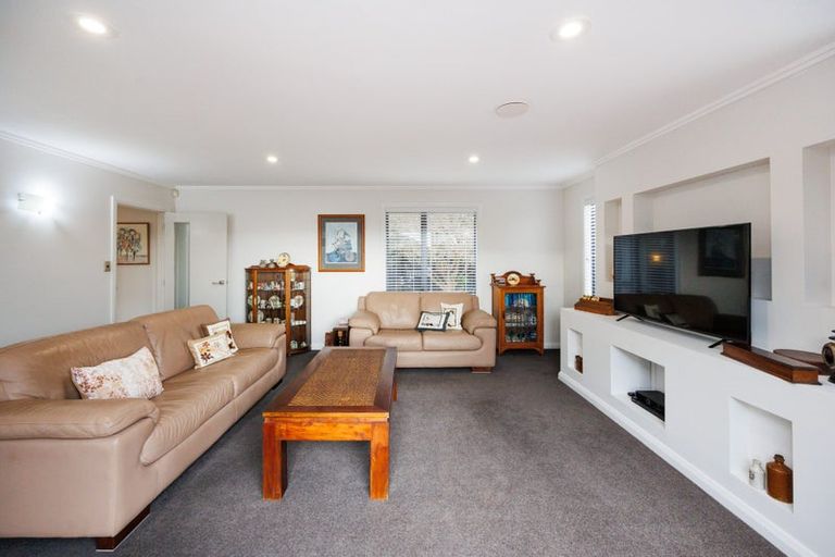 Photo of property in 11 Majestic Way, Kelvin Grove, Palmerston North, 4414