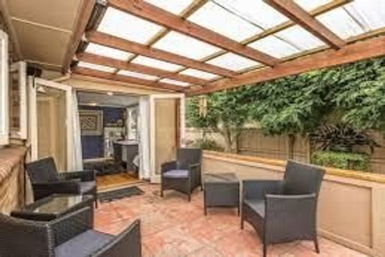 Photo of property in 8 Willis Road, Papakura, 2110