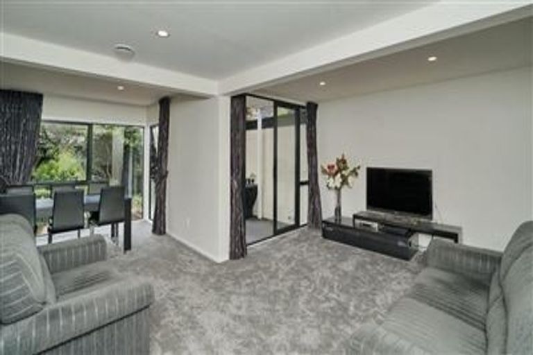 Photo of property in 76a Memorial Avenue, Ilam, Christchurch, 8053