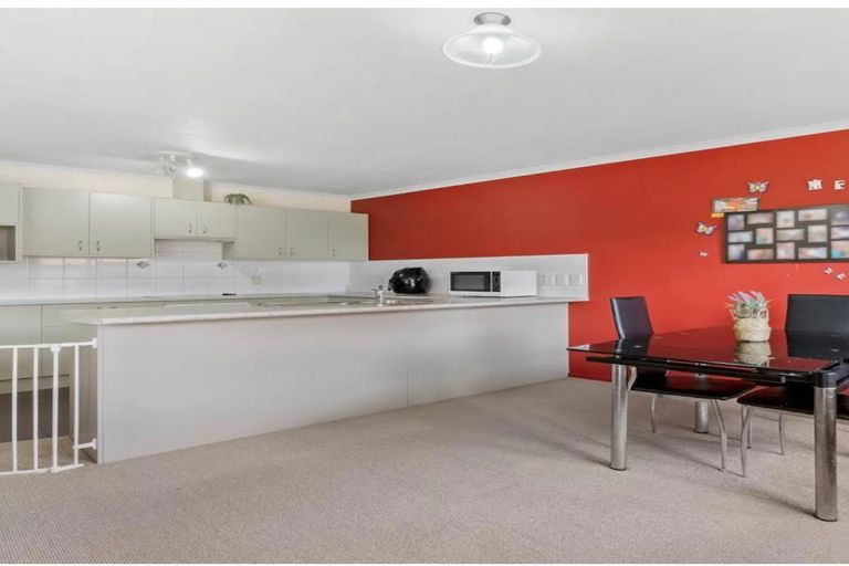 Photo of property in 4 Lime Crescent, Papakura, 2110