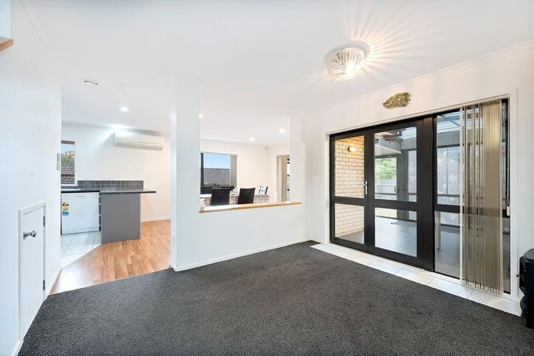 Photo of property in 15 Lake Panorama Drive, Henderson, Auckland, 0612