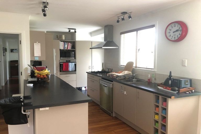 Photo of property in 1/91 Selwyn Crescent, Forrest Hill, Auckland, 0620