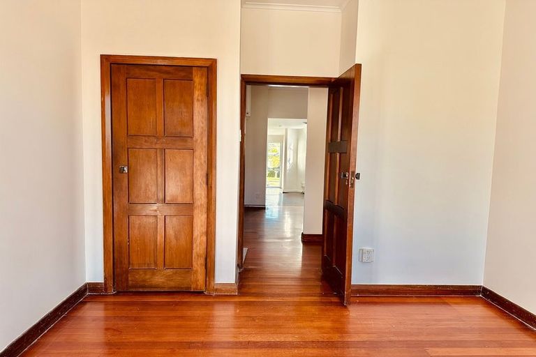 Photo of property in 13 Wicklow Road, Narrow Neck, Auckland, 0622