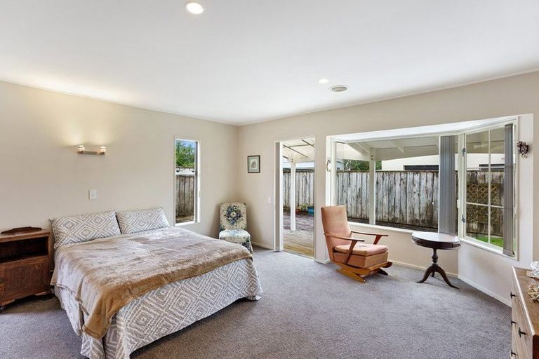 Photo of property in 17 Watson Drive, Paraparaumu Beach, Paraparaumu, 5032