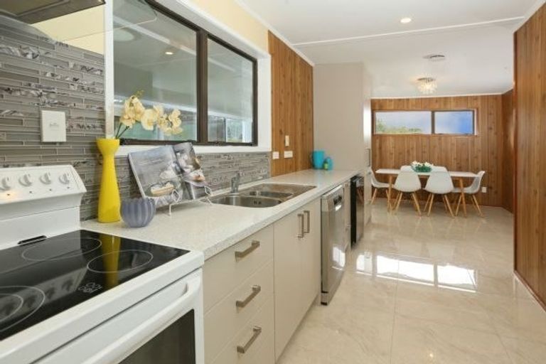 Photo of property in 565 Swanson Road, Ranui, Auckland, 0612