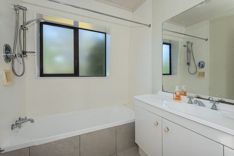 Photo of property in 307 Whananaki North Road, Opuawhanga, Hikurangi, 0181