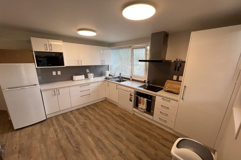 Photo of property in 11 Longcroft Terrace, Newlands, Wellington, 6037