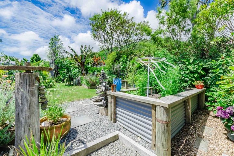 Photo of property in 11 Kotare Street, Waikanae, 5036