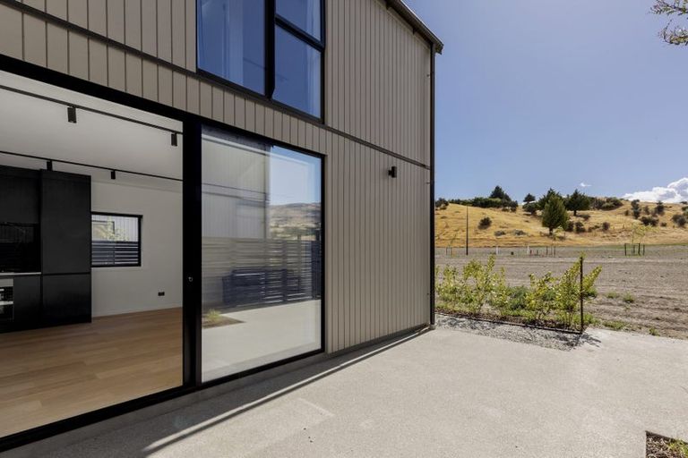 Photo of property in 45 Casterway Crescent, Jacks Point, 9371