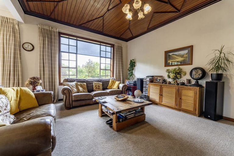 Photo of property in 72 Timaru Road, Waimate, 7924