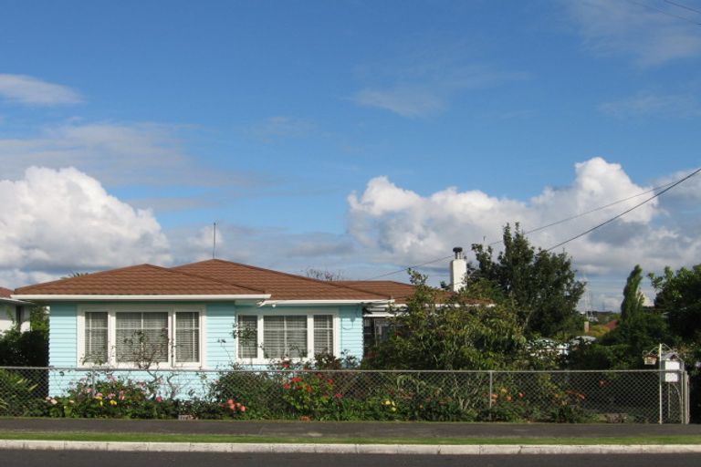 Photo of property in 30 Gloria Avenue, Te Atatu Peninsula, Auckland, 0610