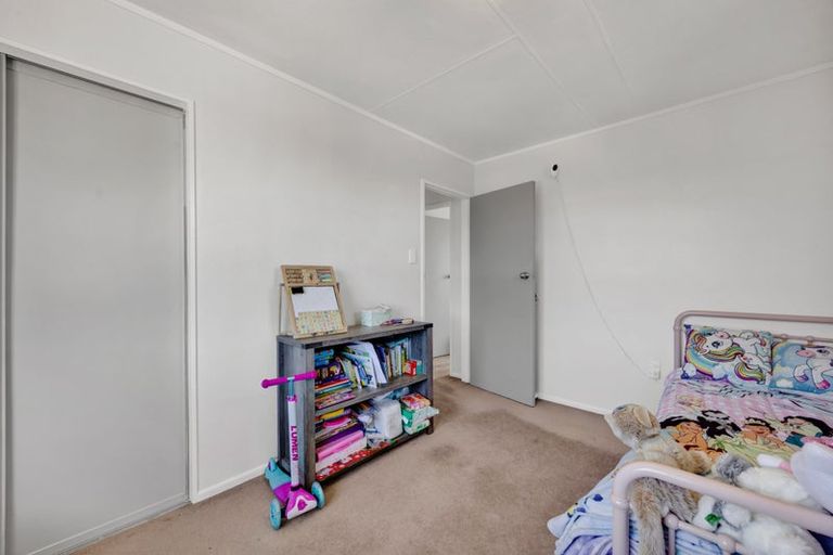Photo of property in 17 Suther Street, Waverley, 4510