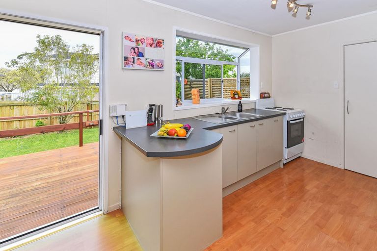 Photo of property in 22 Cheam Place, Pakuranga Heights, Auckland, 2010