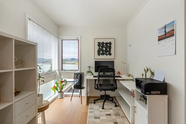 Photo of property in 81 Seaview Road, Paremata, Porirua, 5024