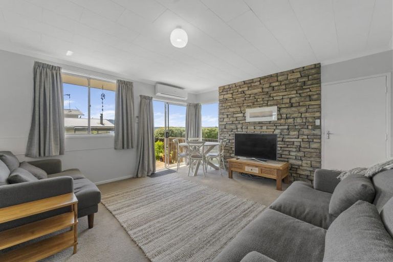 Photo of property in 11 Besley Place, Acacia Bay, Taupo, 3330