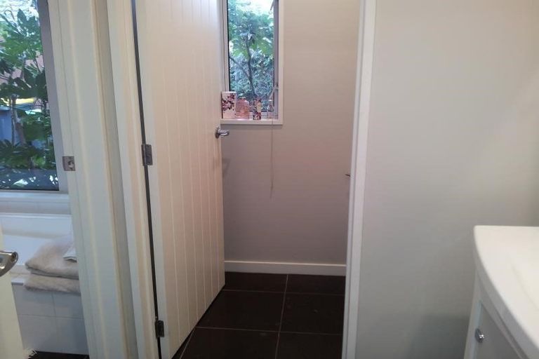 Photo of property in 5 Matthew Place, Kawaha Point, Rotorua, 3010