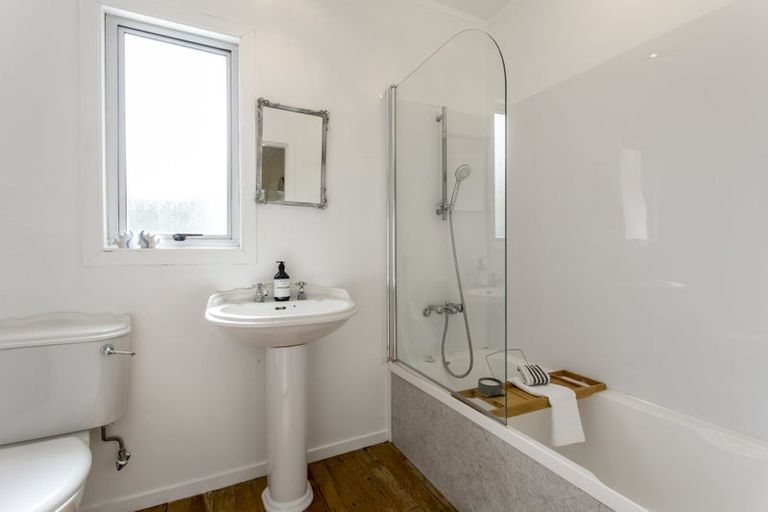 Photo of property in 25 Makiri Street, Helensville, 0800