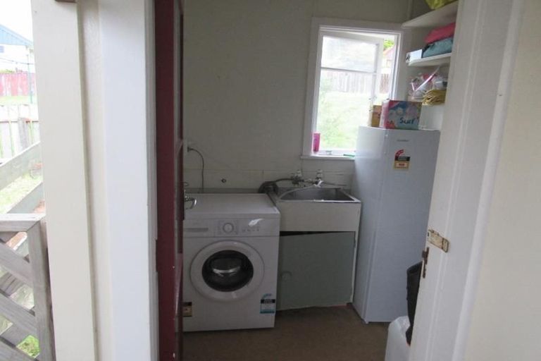 Photo of property in 42 Kenmore Street, Newlands, Wellington, 6037