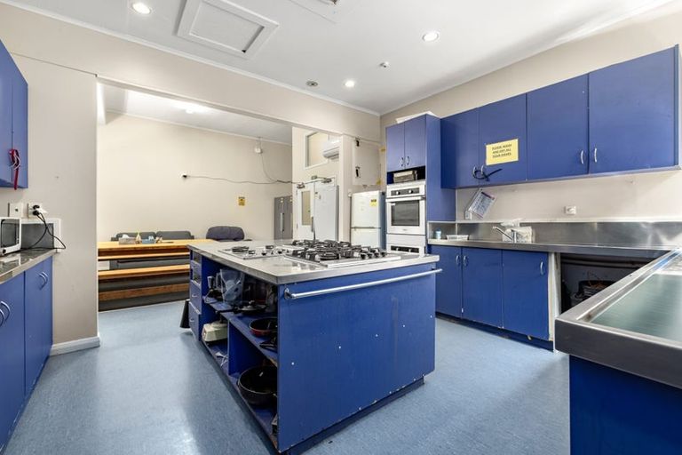 Photo of property in Rosemere Backpackers, 6 Macdonald Crescent, Te Aro, Wellington, 6011