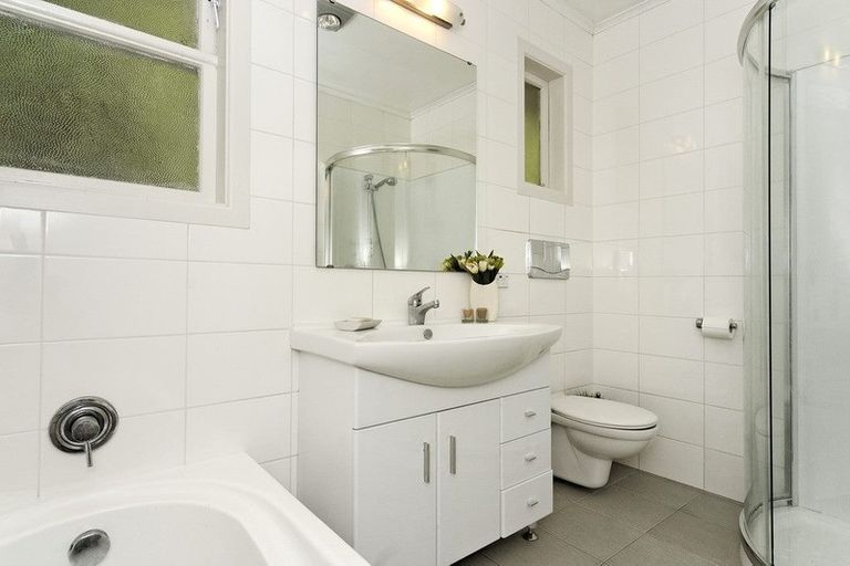 Photo of property in 17 Sheridan Drive, New Lynn, Auckland, 0600