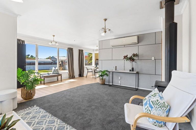 Photo of property in 1 Highfield Place, Levin, 5510