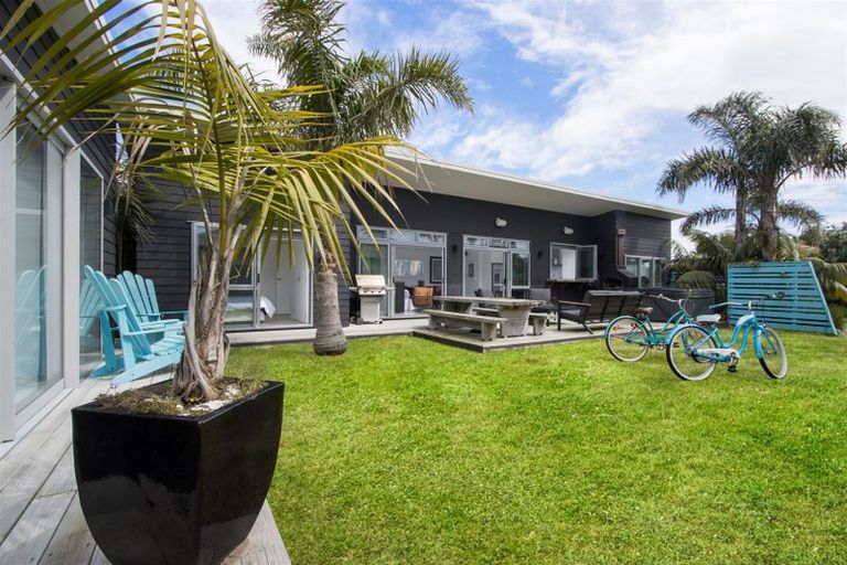 Photo of property in 17 Surfers Avenue, Waihi Beach, 3611