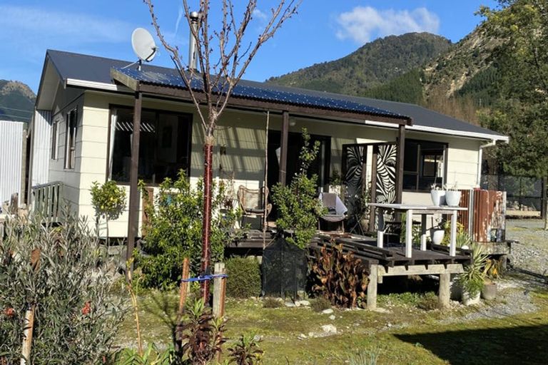 Photo of property in 39 Wakamarina Road, Canvastown, Havelock, 7178