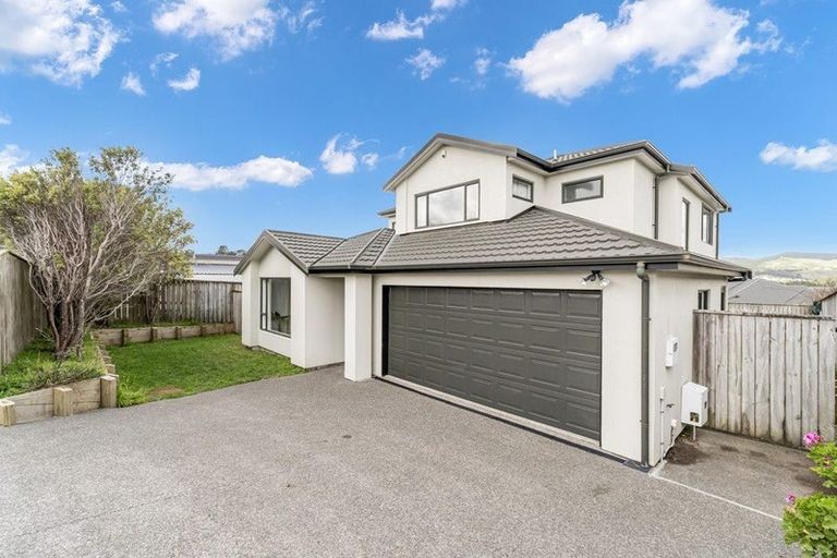 Photo of property in 16 Greenstone Place, Aotea, Porirua, 5024