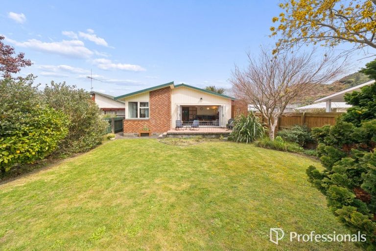 Photo of property in 3 York Avenue, Manor Park, Lower Hutt, 5019