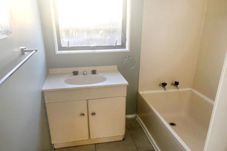 Photo of property in 1 Wai Iti Place, Clendon Park, Auckland, 2103