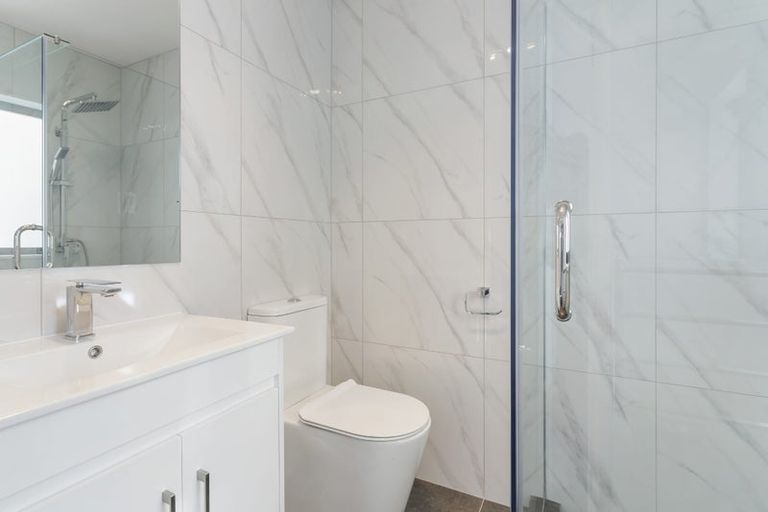 Photo of property in 2a Melleray Place, Randwick Park, Auckland, 2105