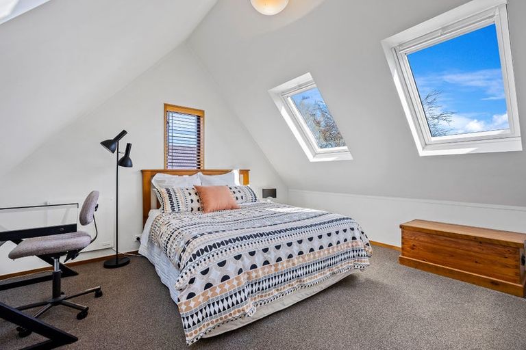 Photo of property in 84 Palatine Terrace, Saint Martins, Christchurch, 8022