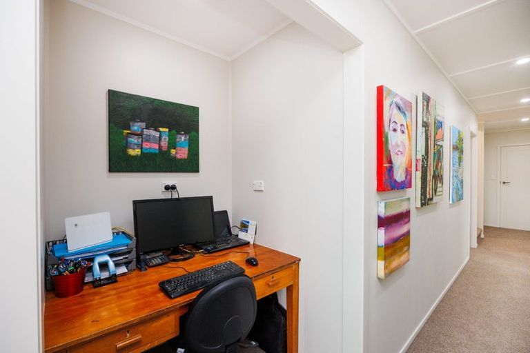 Photo of property in 165 Albert Road, Tokomaru, Palmerston North, 4474