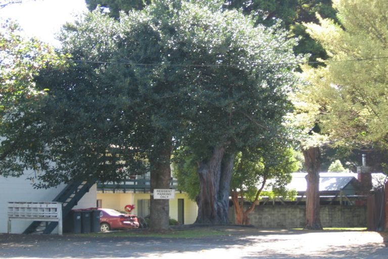 Photo of property in 1/12 Wood Street, Wallaceville, Upper Hutt, 5018